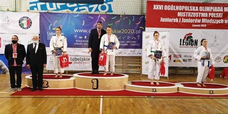 Powiększ grafikę: uczennica-klasy-ii-d-lo-paulina-muszynska-mistrzynia-polski-w-judo-219504.jpg